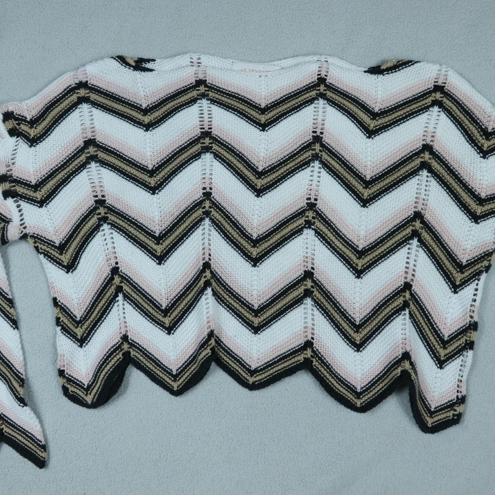 Francesca's Audrey Parks Sweater Multicolor Sz XS Chevron Knit Bell Sleeve Crop - Picture 3 of 9